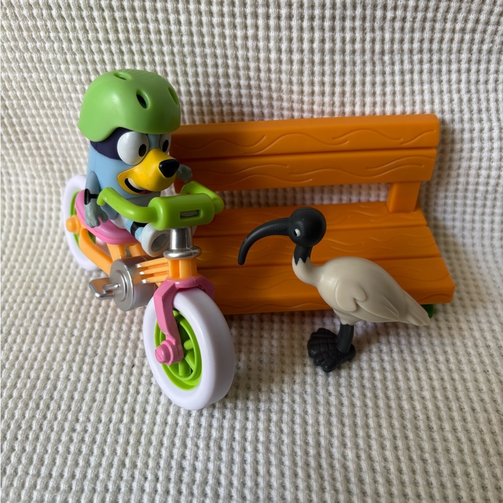Bluey learns to ride Bicycle park figure & Bingo Ice Cream cart playset Lot - Picture 2 of 7